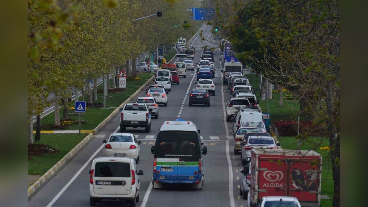 Tekirdağ'da Trafiğe Kayıtlı Araç Sayısı 363 Bin 250'ye Ulaştı: Nisan Ayı Motorlu Kara Taşıtları İstatistikleri Açıklandı