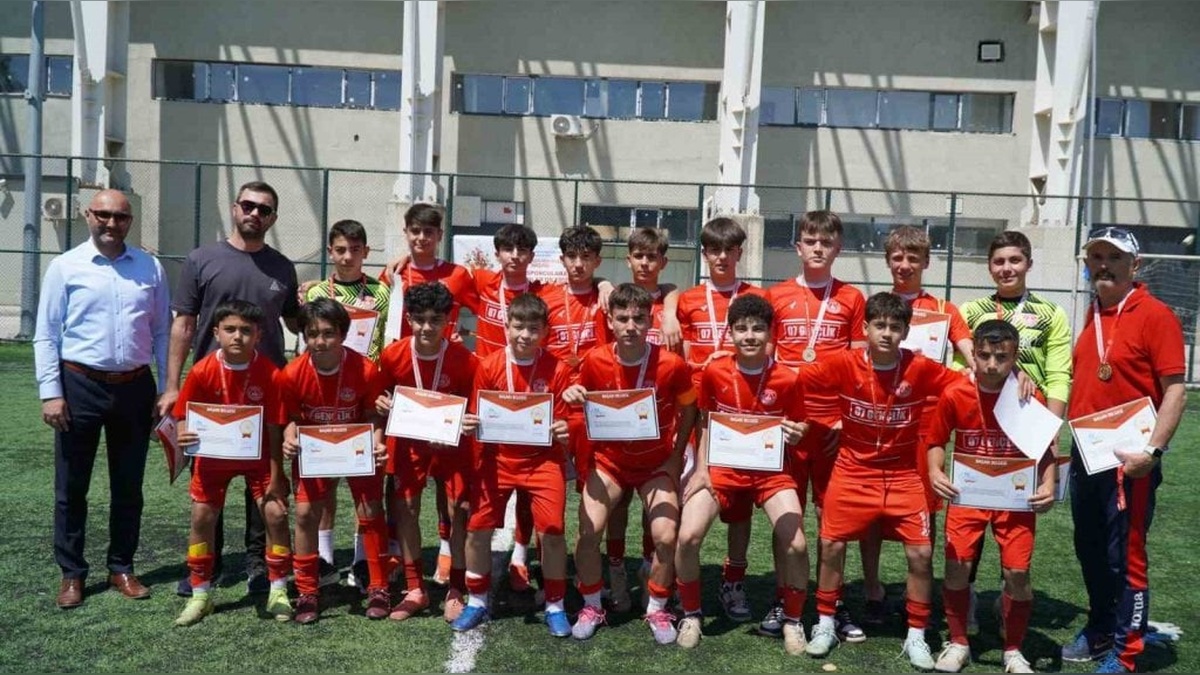 Manisa'da okul sporları futbol yarı finalleri sona erdi: Türkiye finallerine katılacak takımlar belli oldu