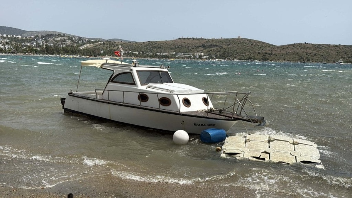 Bodrum'da Fırtına: 10 Tekne Karaya Oturdu, İstanköy Seferleri İptal