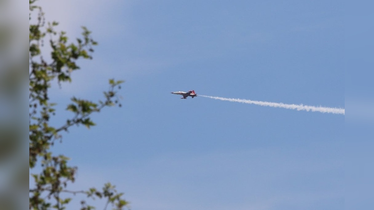 Samsun'da 19 Mayıs coşkusu: SOLOTÜRK ve Türk Yıldızları çevre tanıma uçuşu gerçekleştirdi