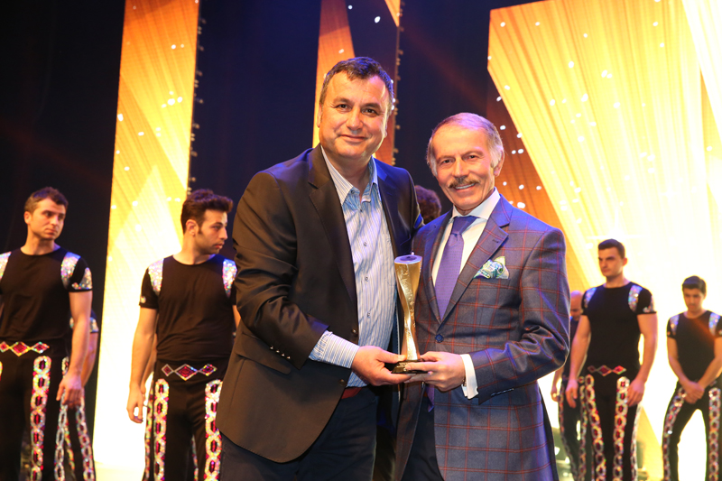 Atletler ödüllerini Aydıner’den aldı