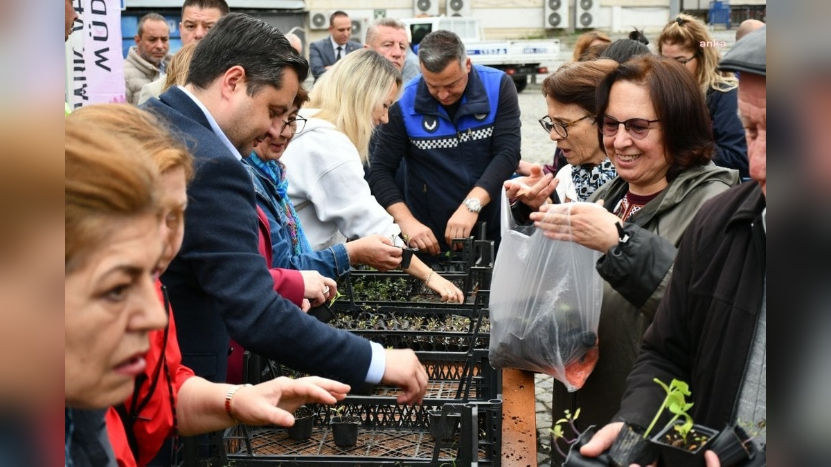 Lüleburgaz Belediyesi'nden fide dağıtımı: 20 bin ata tohumu fidesi vatandaşla buluştu