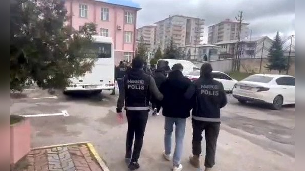 Sivas polisi uyuşturucu operasyonu düzenledi: 8 kişi tutuklandı