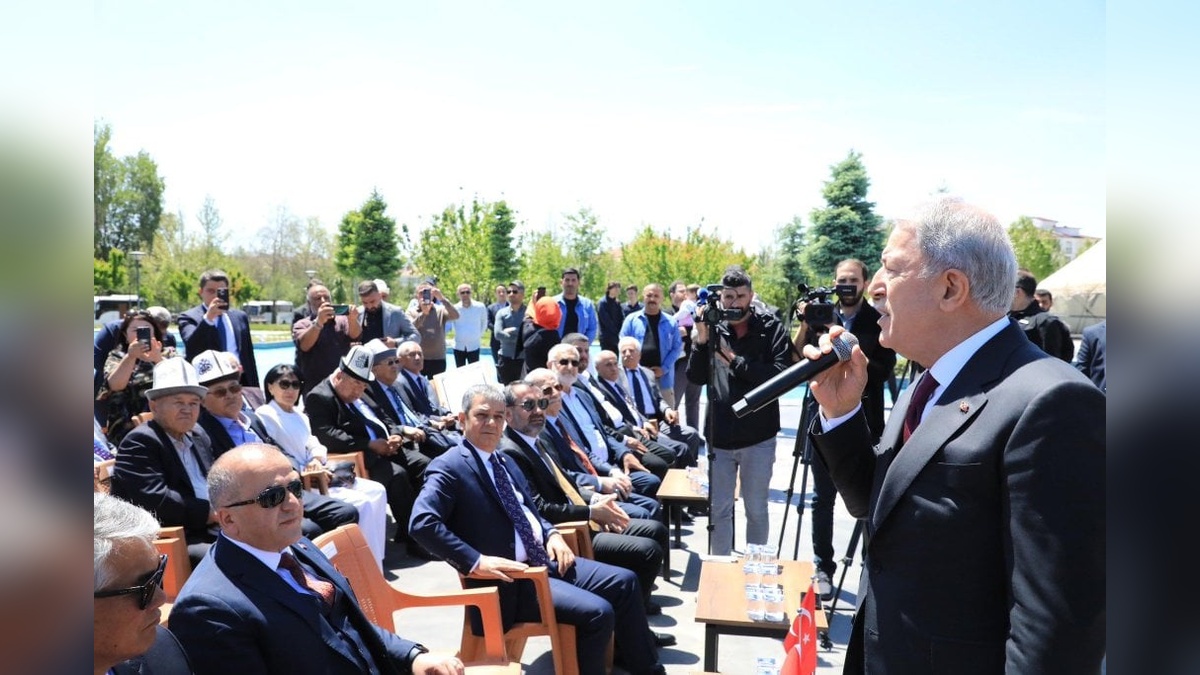Akar, Elazığ'da Alıkul Osmonov ve Manas Destanı'nı andı: Omuz omuza birliğimizi sürdüreceğiz