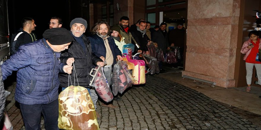 Türkiye, Elazığ ve Malatya'da can kaybına neden olan deprem için seferber oldu