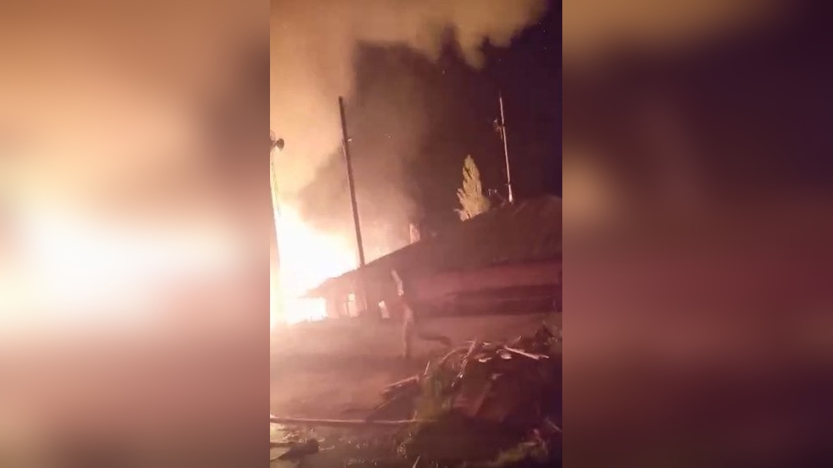 Çorum'da köy evleri küle döndü: Yangın, rüzgarın etkisiyle büyüdü