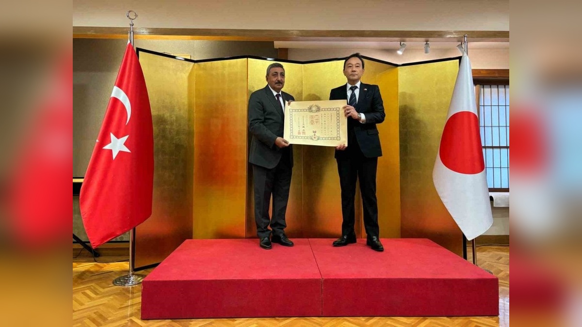 Aydın AFAD İl Müdürü Mumcu'ya Japonya İmparatorluk Nişanı verildi