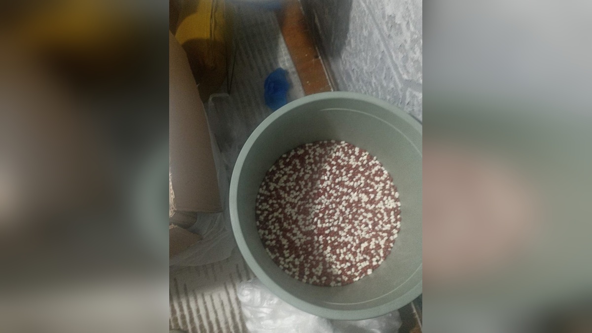 İzmir'de uyuşturucu operasyonu: Çöp kovasında 46 bin adet sentetik ecza ele geçirildi