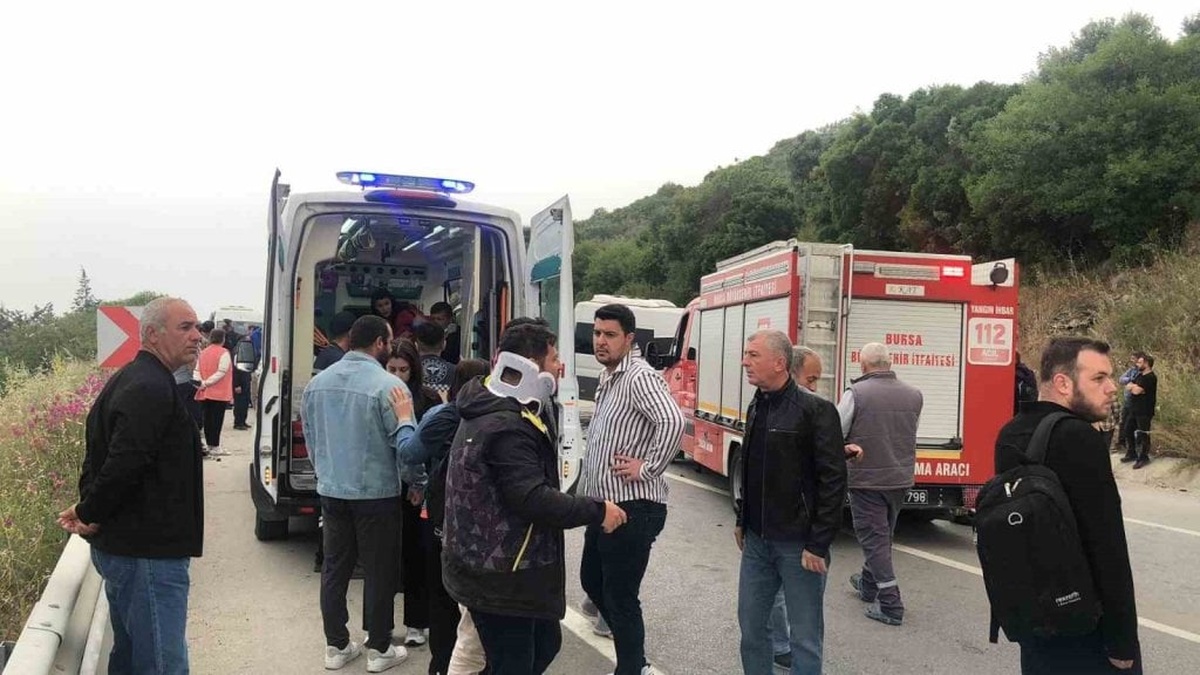 Bursa'da trafik kazası: 12 yaralı