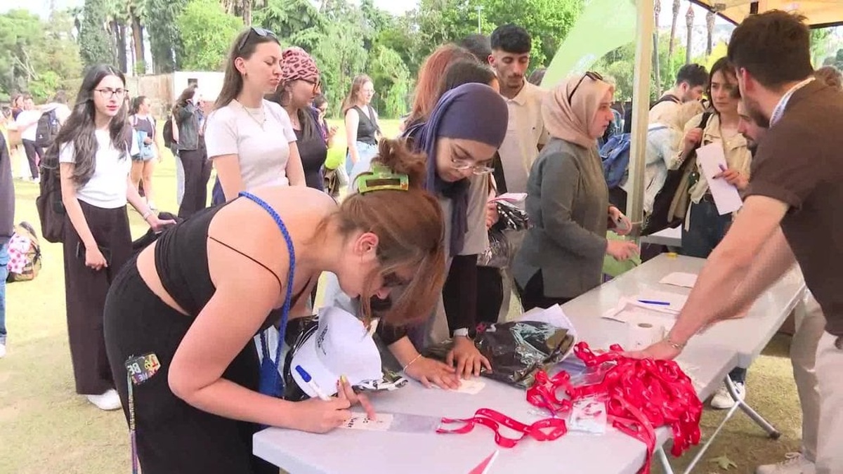 İzmir Büyükşehir Belediyesi'nden 19 Mayıs etkinliği: Tasarımcılar İzmir'de buluştu