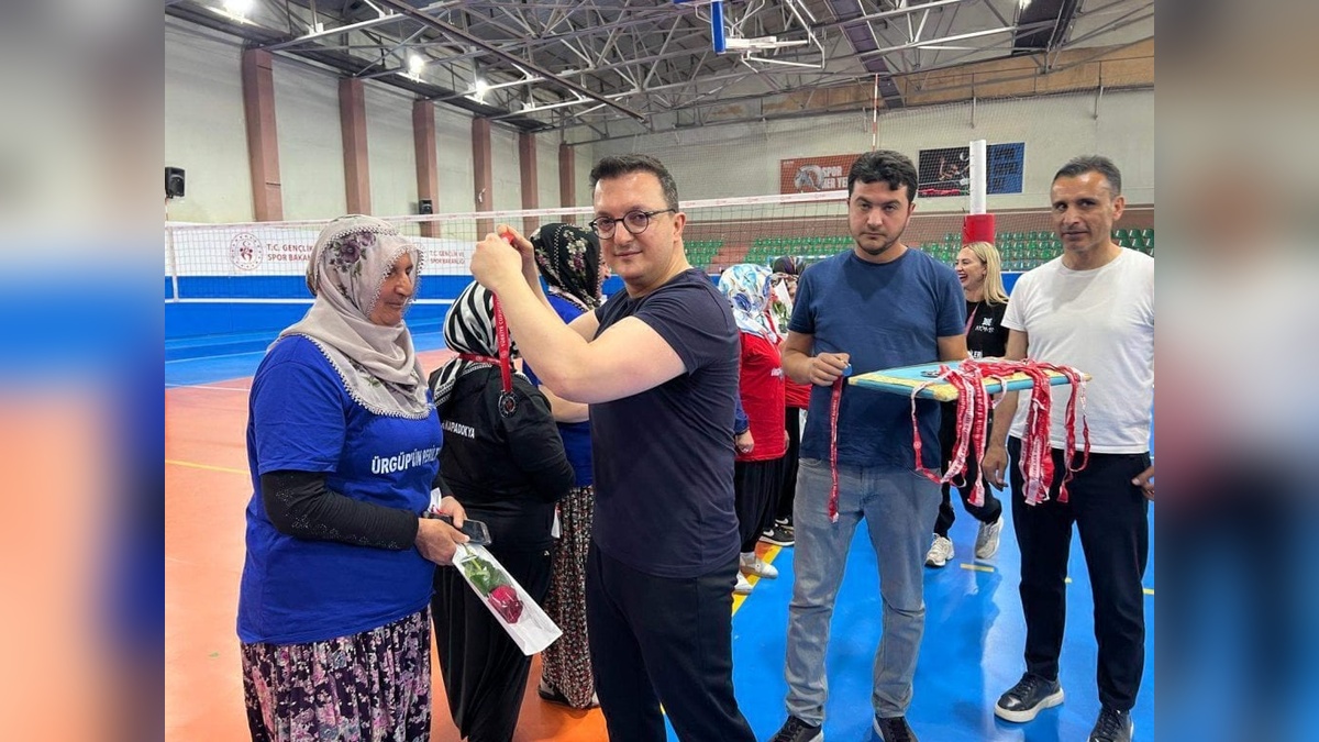 Nevşehir Adliyesi'nde özel bireyler ve Şalvarspor voleybol maçında karşılaştı: Başsavcı Karakoca'dan anlamlı mesaj