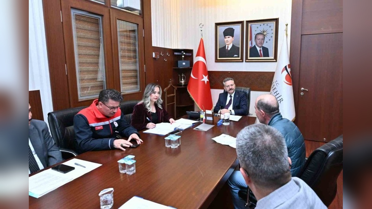 Eskişehir Valisi Aksoy, Halk Günü Toplantısı’nda vatandaşlarla buluştu