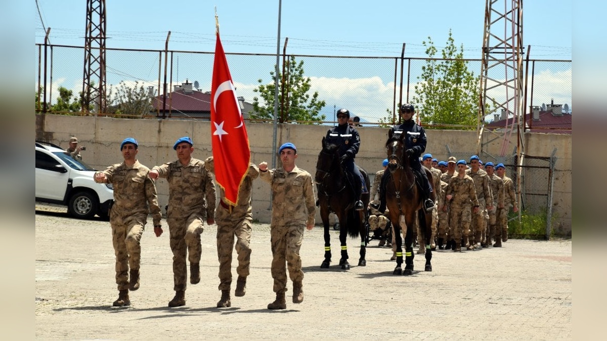 Erciş'te 11 engelli genç temsili askerlik yaptı: Unutulmaz bir gün yaşandı
