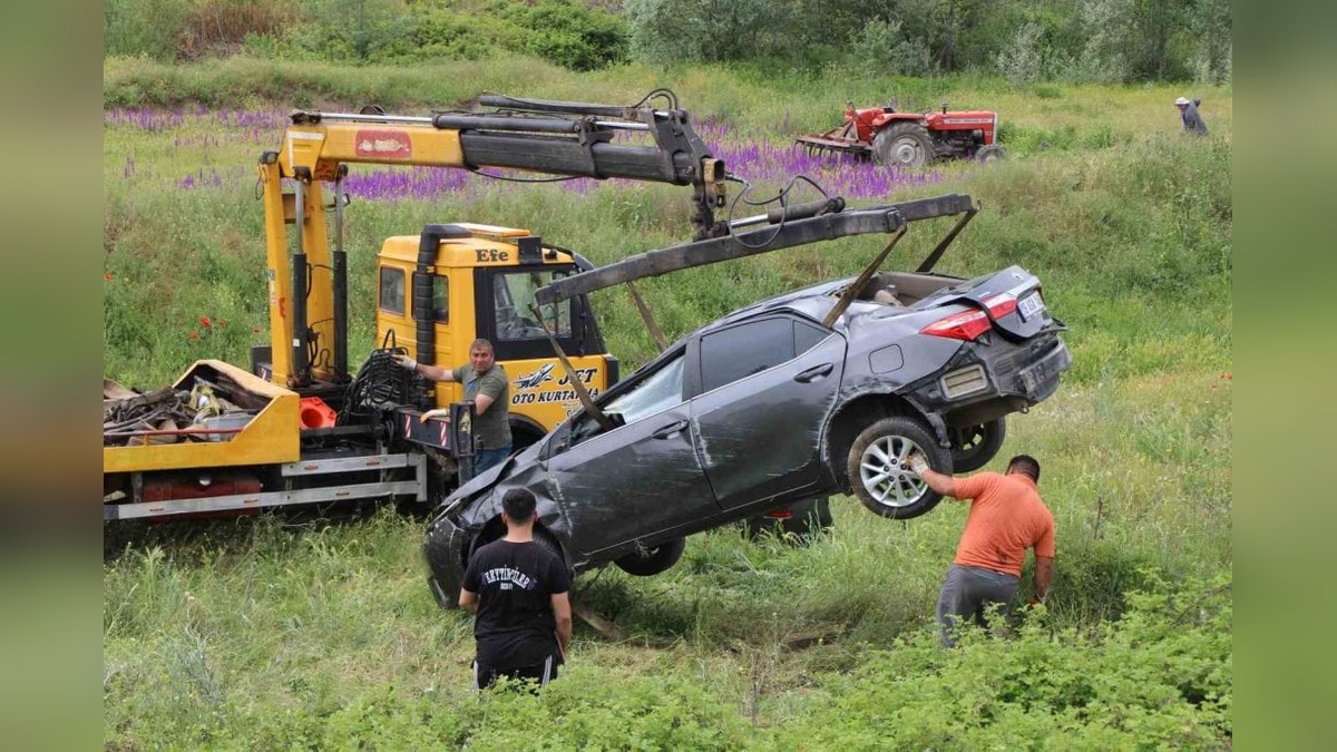 Amasya'da Kaza: Hızla Gelen Otomobil, Hafif Ticari Araca Çarptı