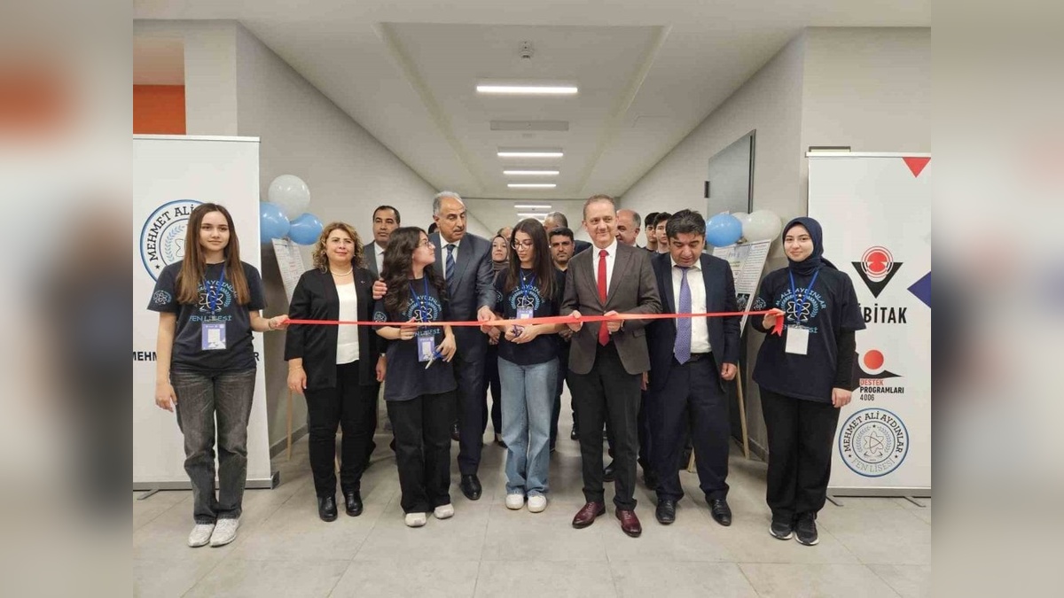 Malatya Mehmet Ali Aydınlar Fen Lisesi'nde bilim fuarı coşkusu: 76 öğrenci 20 projeyle geleceğe ışık tuttu