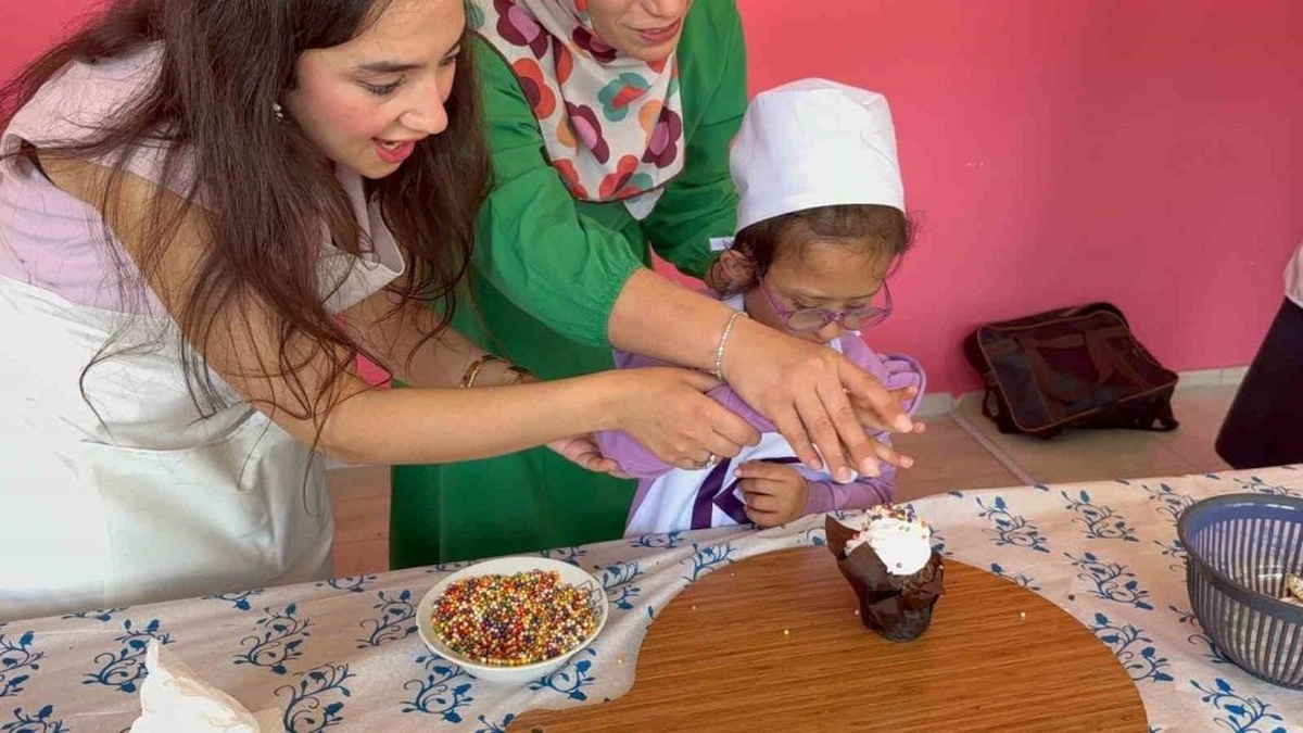 Özkar Özel Eğitim Uygulama Okulu'nda pasta atölyesi: Öğrenciler hem eğlendi hem öğrendi