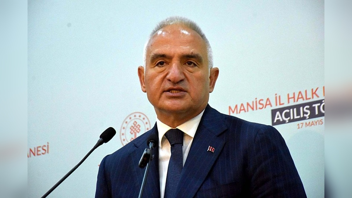 Kültür ve Turizm Bakanı Ersoy: Manisa İl Halk Kütüphanesi'nin açılışını yaptı