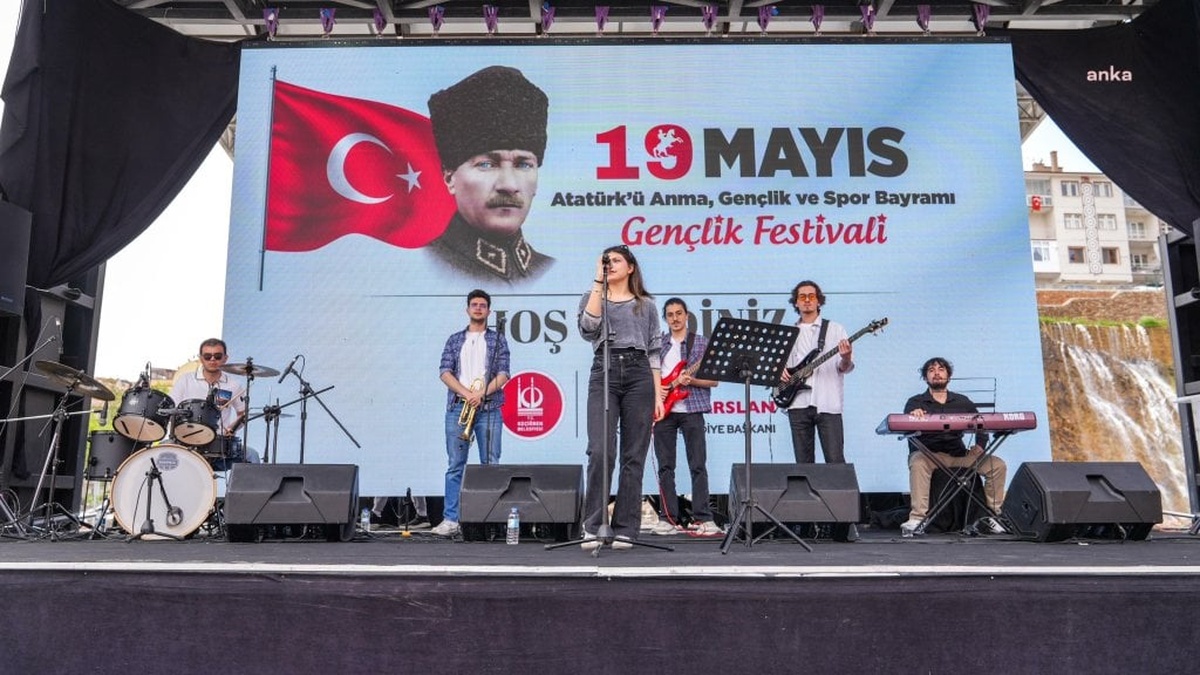 Keçiören Belediyesi'nden 19 Mayıs coşkusu: Gençlik festivali renkli görüntülere sahne oldu