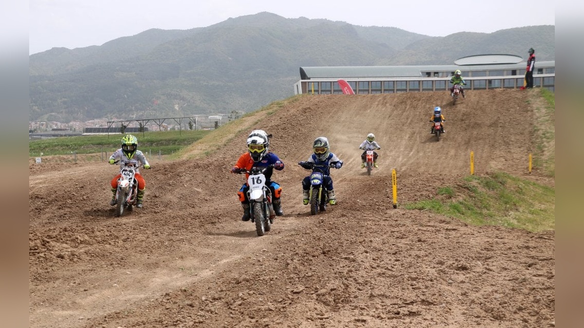 Afyonkarahisar'da Motokros heyecanı: Üç şampiyona başladı