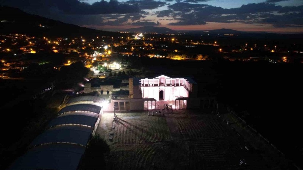 Sardes Antik Kenti'nde gece müzeciliği başladı: Dünyanın ilk parasının basıldığı yer