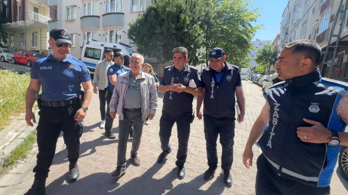 Avcılar'da çöp ev ihbarı: Koku kedilerden çıktı