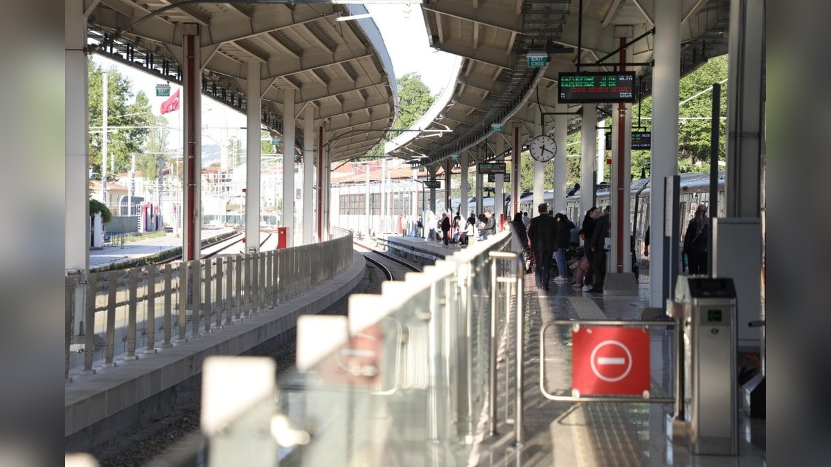 Ulaştırma Bakanı Uraloğlu: 19 Mayıs'ta üç büyükşehirde raylı sistemler ücretsiz olacak