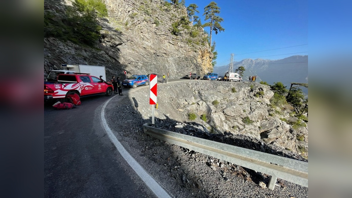 Alanya'da feci kaza: Genç sürücü hayatını kaybetti