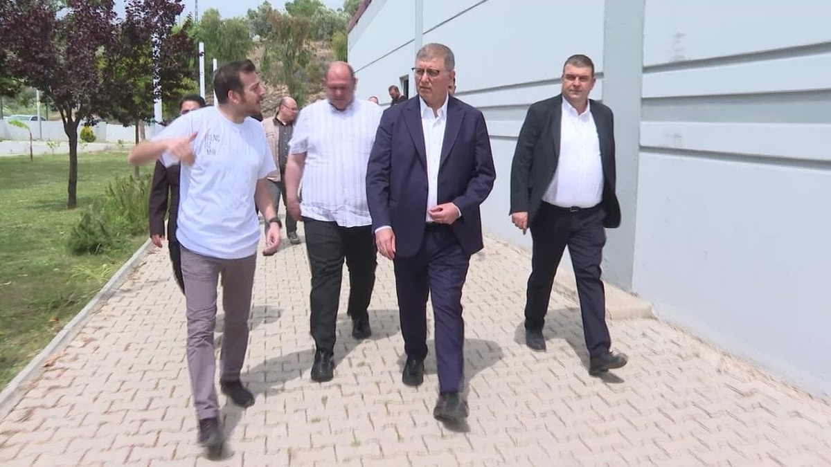 Başkan Tugay, Özdere Gençlik Kampı’nda gençlerle buluştu: "Gençlik var, gelecek var"