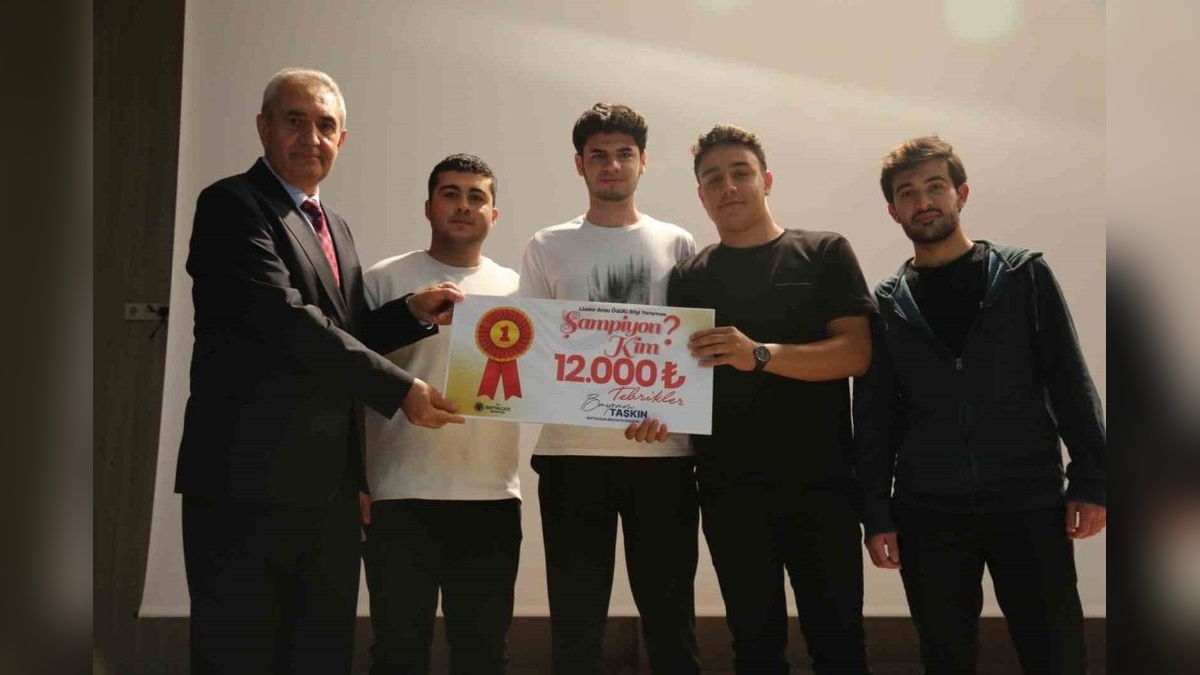 Malatya'da liseler arası bilgi yarışması: Niyazi Mısri Sosyal Bilimler Lisesi birinci oldu