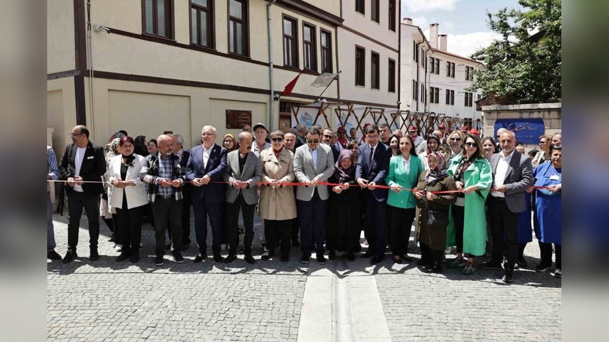 Kütahya Belediyesi'nden Germiyan Sokak'ta yöresel lezzet şöleni: Kütahya Yöresel Ekspres hizmete girdi