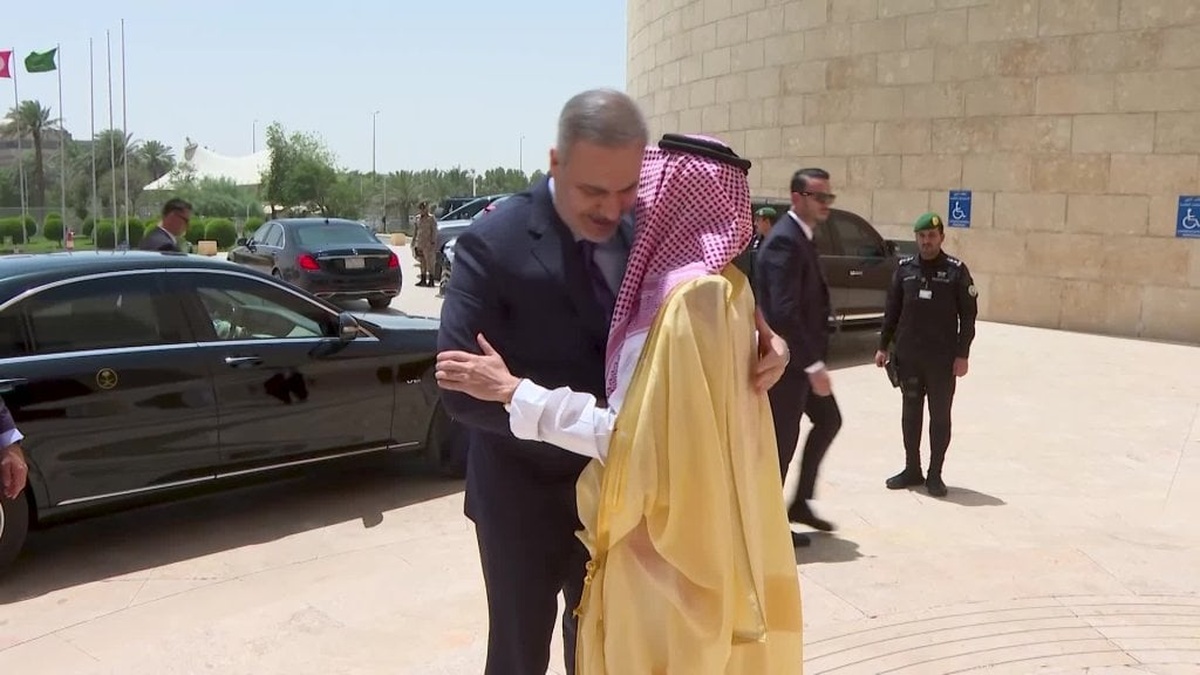 Dışişleri Bakanı Fidan, Suudi Arabistan'da: Bakan Ferhan ile Riyad’da görüştü