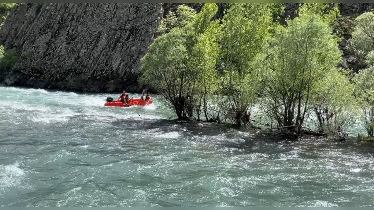 Munzur Nehri'nde mahsur kalan kişi kurtarıldı