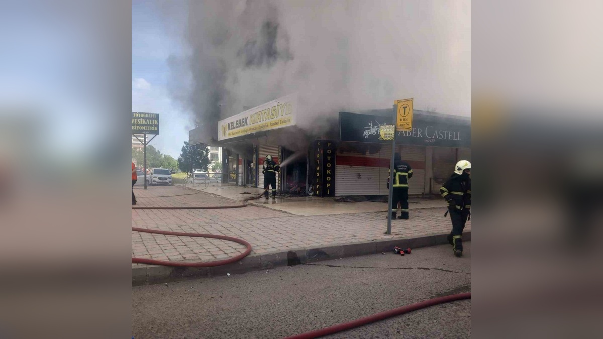 Diyarbakır'da kırtasiye dükkanında yangın