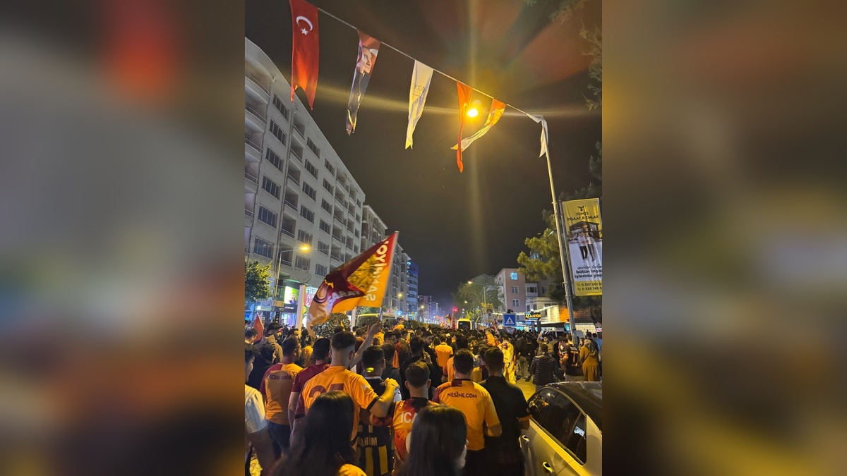 Niğde'de Galatasaray taraftarları şampiyonluğu coşkuyla kutladı