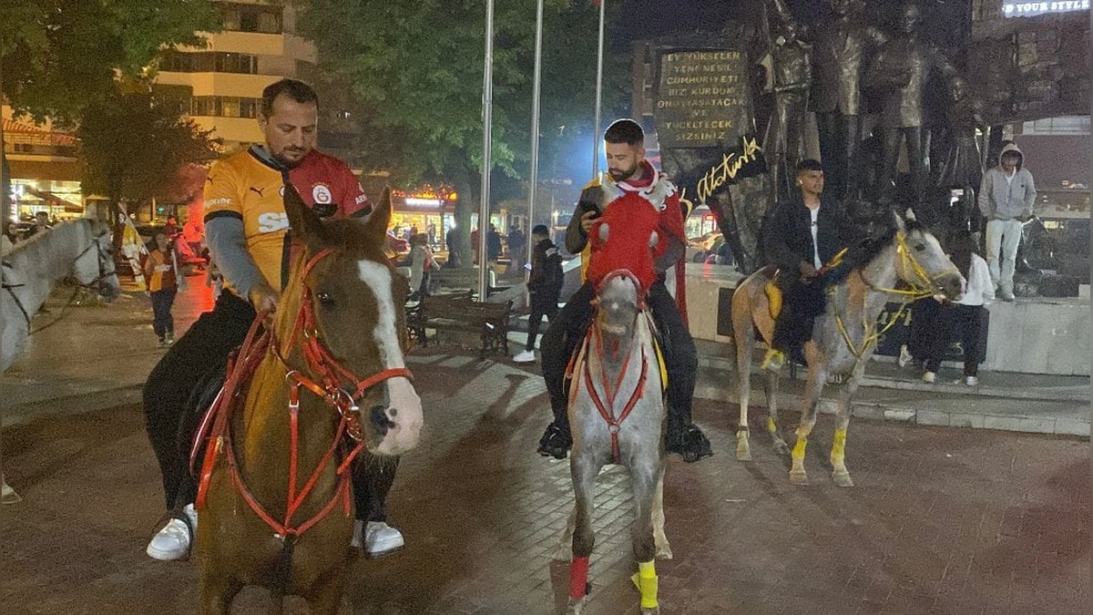 Karabük'te Galatasaray şampiyonluğu atlarla kutlandı
