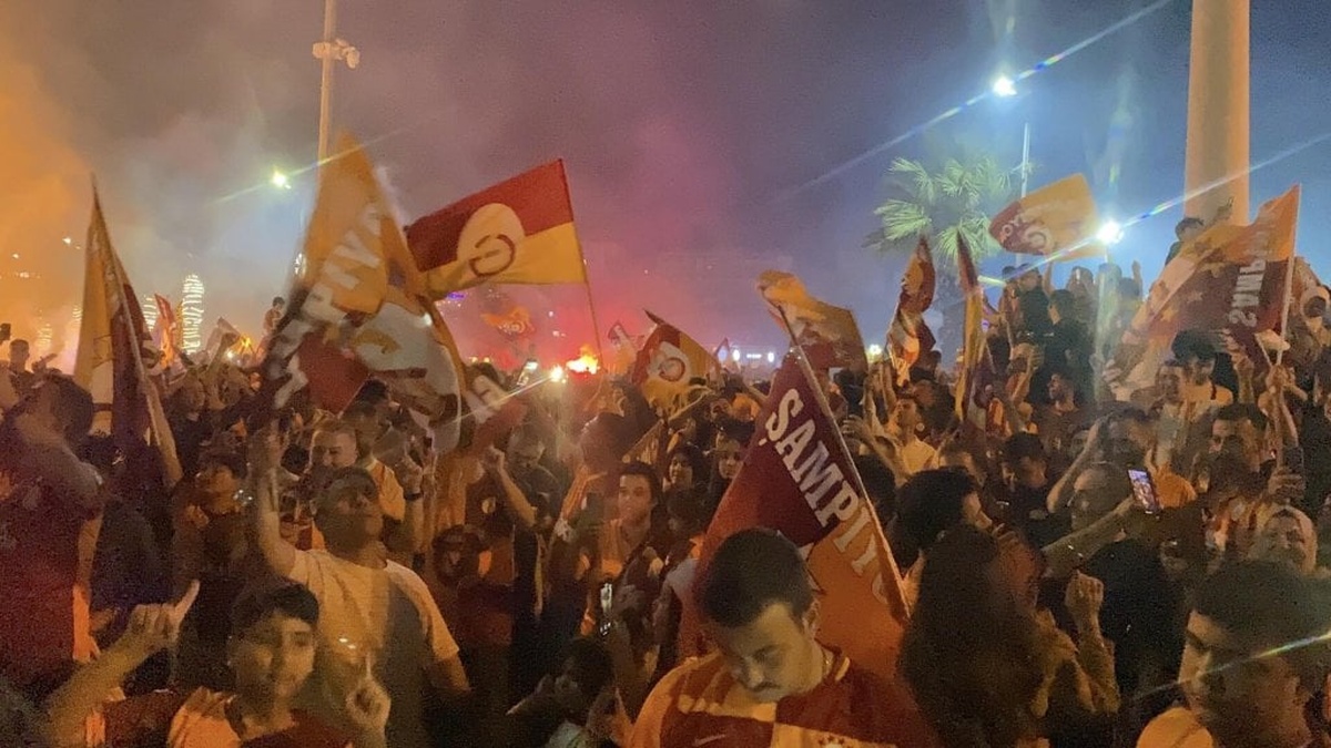 Aydın'da Galatasaray şampiyonluğu coşkusu: Bebeklerini unuttular