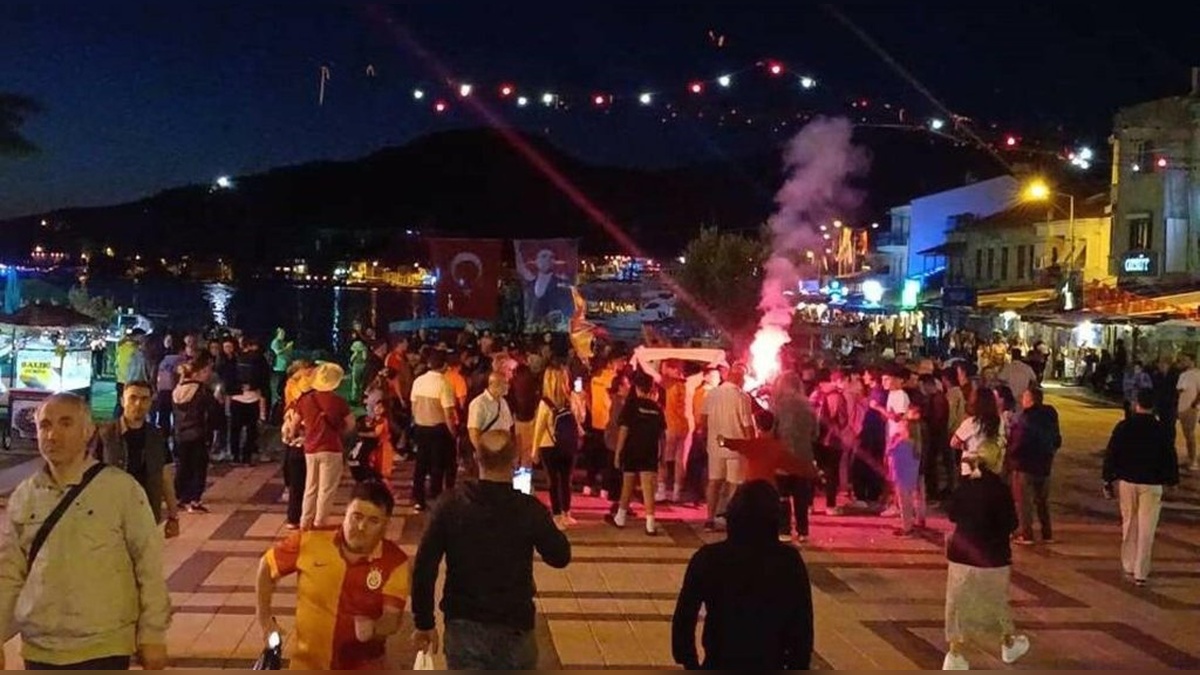 Foça'da Galatasaray şampiyonluğu coşkusu