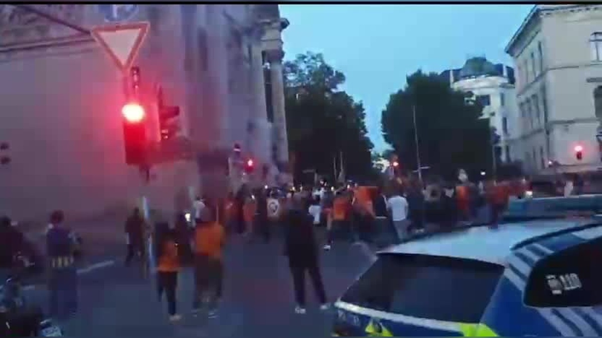 Almanya'da Galatasaray coşkusu: Taraftarlar 5. yıldızı kutladı