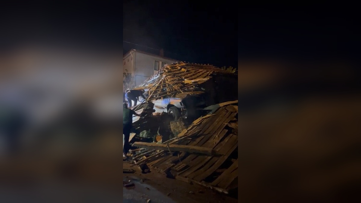 Kandıra'da otomobil samanlığa girdi: Sürücü yaralandı