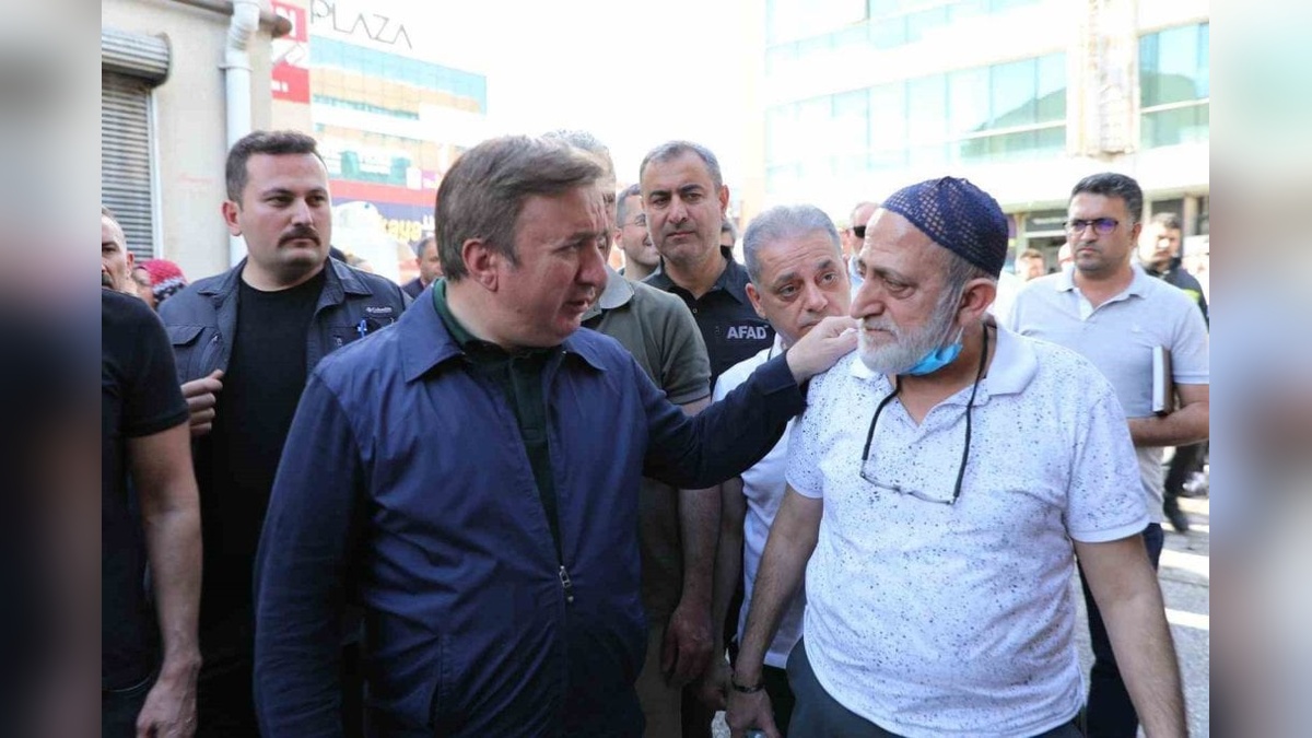 Erzincan Valisi Aydoğdu: Yangın sonrası esnafa geçmiş olsun dileğinde bulundu