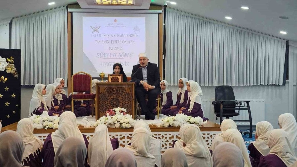 13 yaşındaki Sümeyye Güneş, bir günde Kur'an-ı Kerim'i hatmetti