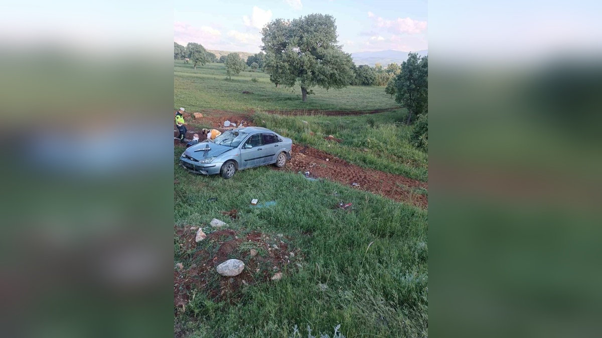 Balıkesir'de otomobil şarampole uçtu: 3 yaralı