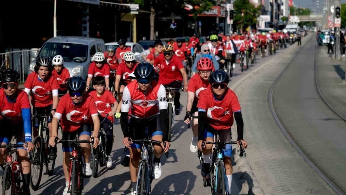 Kocaeli'de 19 Mayıs coşkusu: Bisiklet turu renkli görüntülere sahne oldu