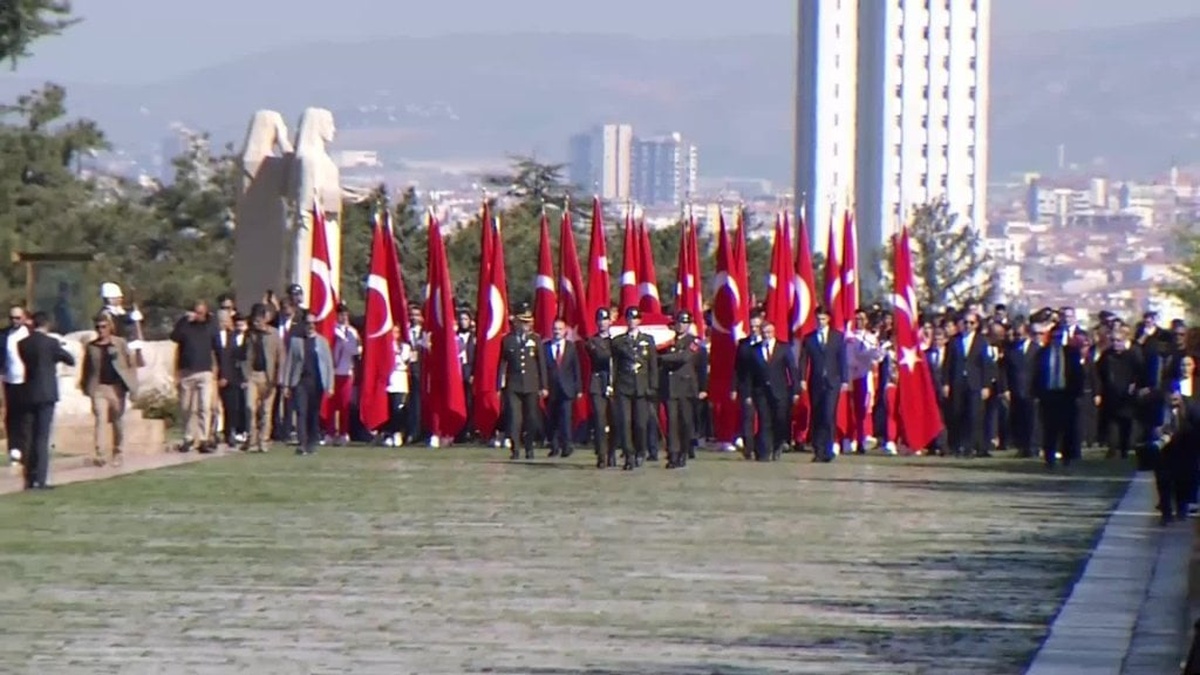 Gençlik ve Spor Bakanı Bak, Anıtkabir'i ziyaret etti