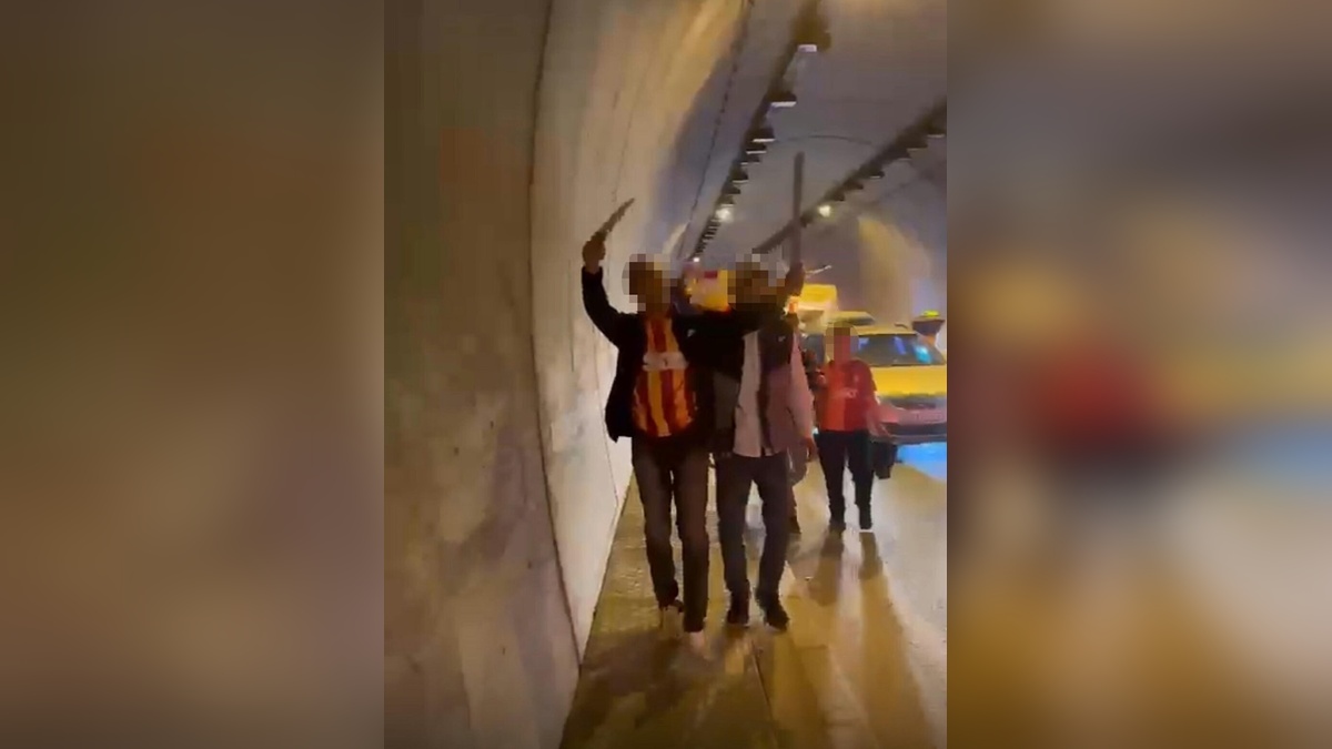 İzmir'de şampiyonluk kutlamasında döner bıçağıyla yakalandılar