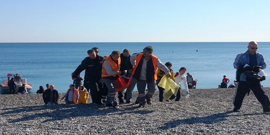 Boğulma tehlikesi geçiren kişiyi deniz polisi kurtardı