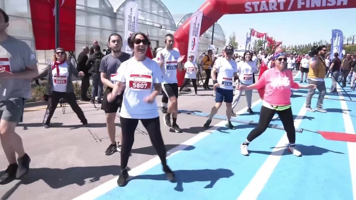 Ankara'da 19 Mayıs coşkusu: Ata Çiftliği'nde yarı maraton heyecanı