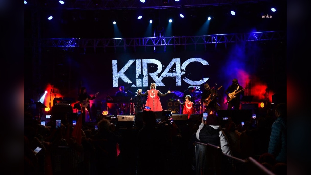 Kahramankazan'da 19 Mayıs coşkusu: Sanatçı Kıraç sahne aldı