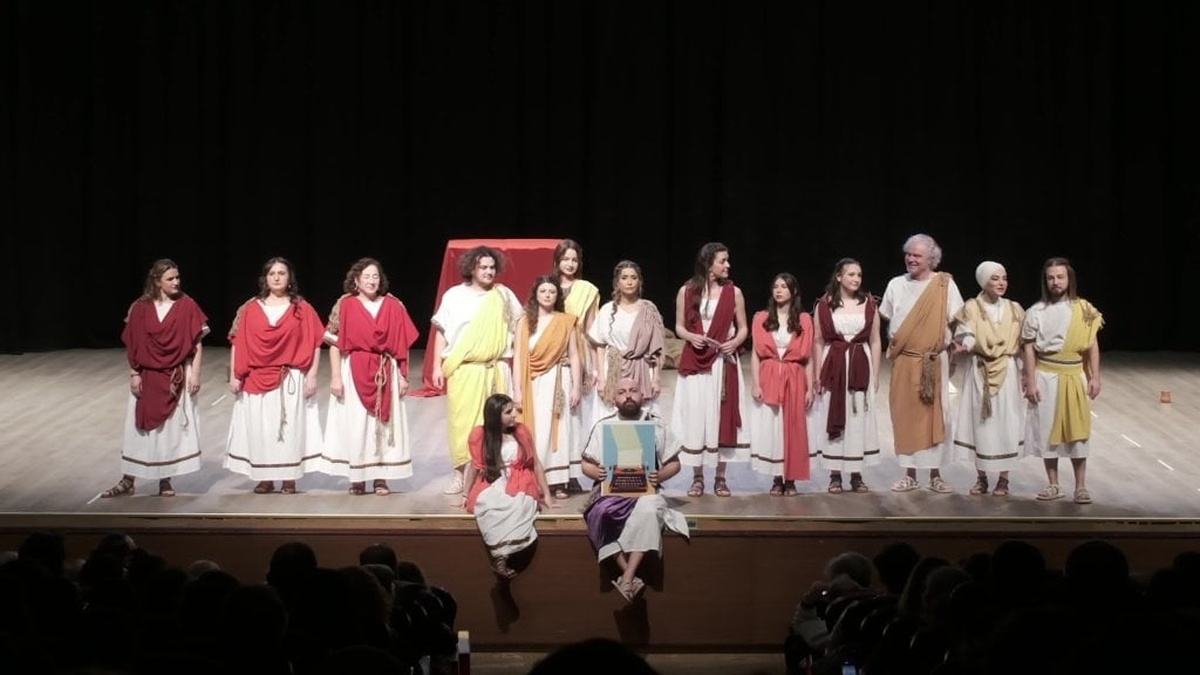 Eşek Arıları oyunu, Beşiktaş'ta sanatseverlerle buluştu