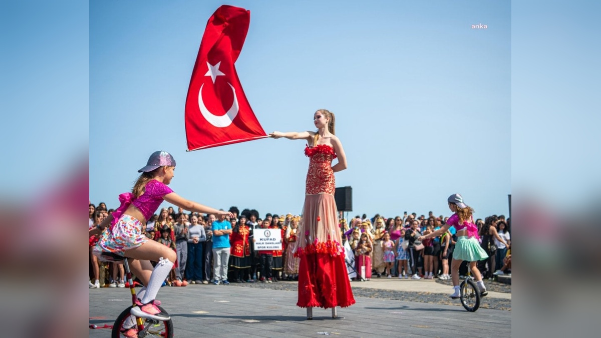 Kuşadası’nda 19 Mayıs coşkusu